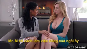 Ông chủ cọ xát con cặc của mình vào tất của cô thư ký và làm đầy tất đen bằng tinh dịch màu trắng