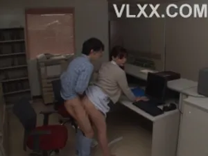 Thật sự rất đáng để xem người dẫn chương trình này biểu diễn, một người đẹp thực sự, nói một cách dâm đãng...