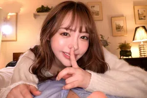 Chị gái cùng cha khác mẹ của tôi nói, "Tại sao anh lại gửi cho em ảnh dương vật?"