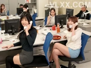 Hành em đĩ bú dương vật xoạc vào cô bé tội nghiệp