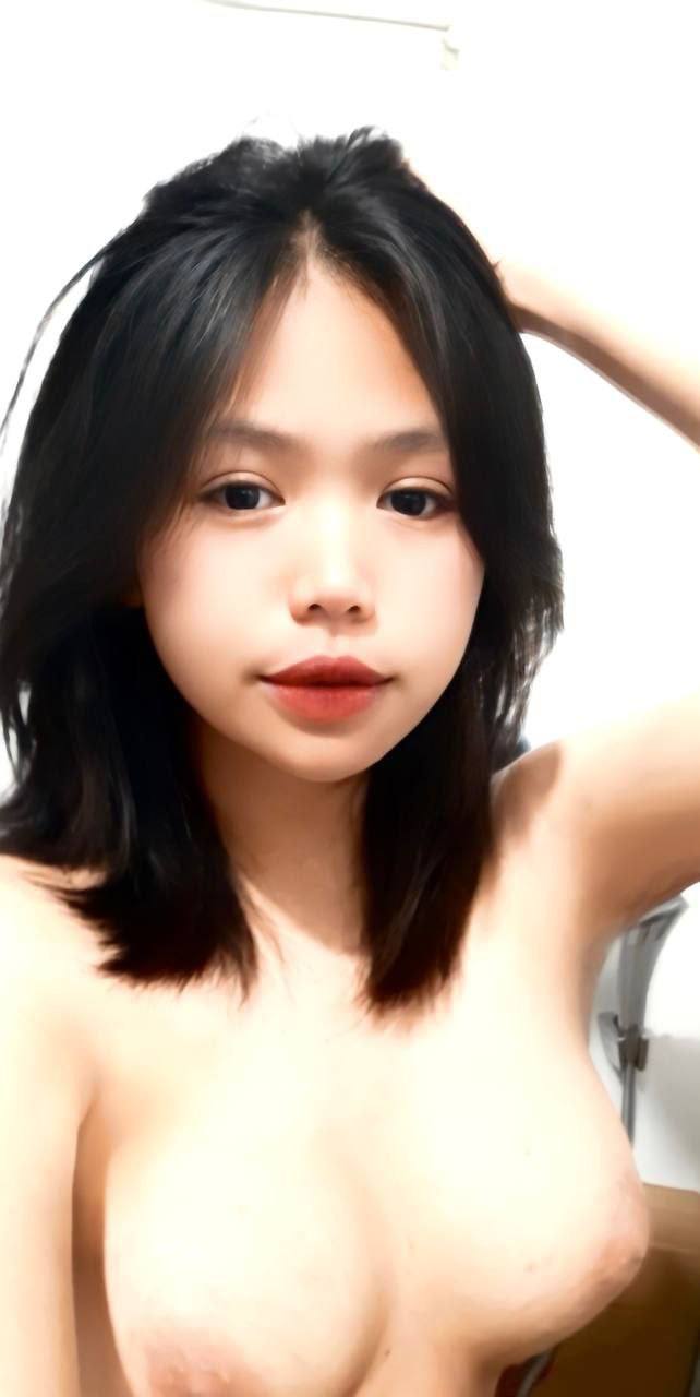 ông xã mải mê công việc, người vợ ở nhà chìm đắm tình dục với bố chồng