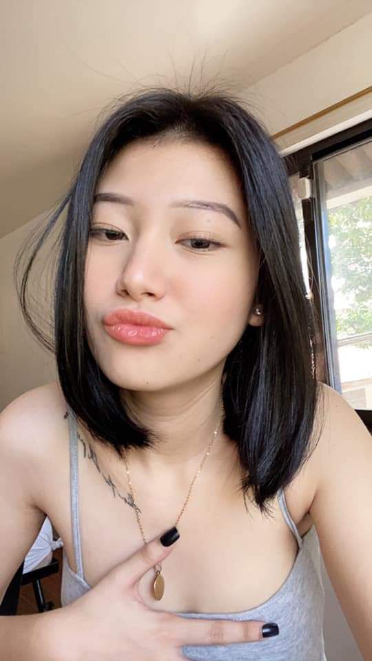 Cô vợ trẻ dâm đãng và ông bạn già phát sóng trực tiếp cảnh sex đôi hoành tráng trong khách sạn~ Mặc tất đen hở háng, quỳ xuống liếm cặc, cưỡi hông từ phía sau và quan hệ cho đến khi cô ấy van xin lòng thương xót...